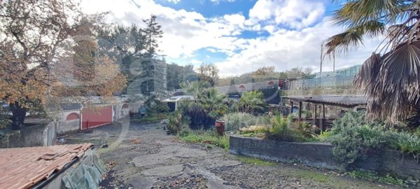 casa indipendente in vendita a Pedara