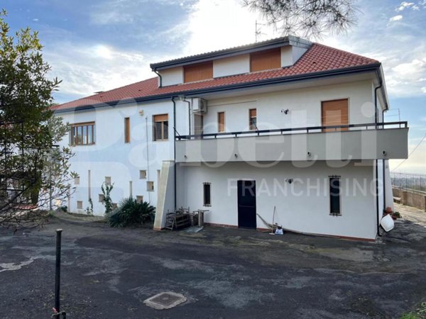 casa indipendente in vendita a Pedara