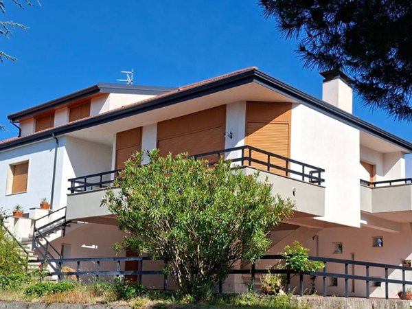 casa indipendente in vendita a Pedara