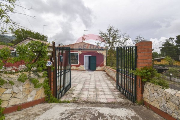 casa indipendente in vendita a Pedara
