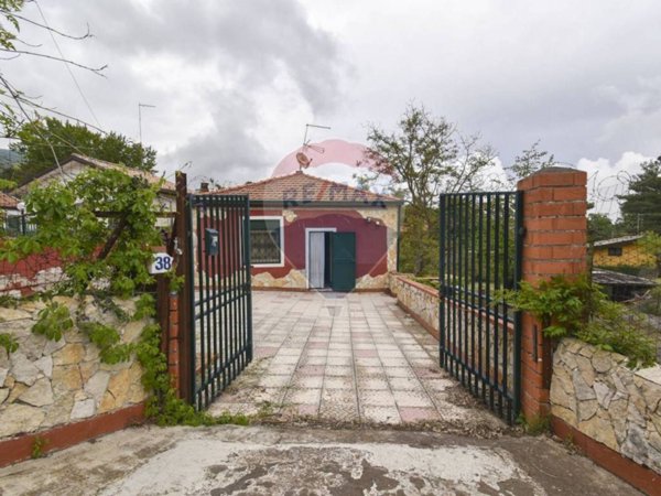 casa indipendente in vendita a Pedara