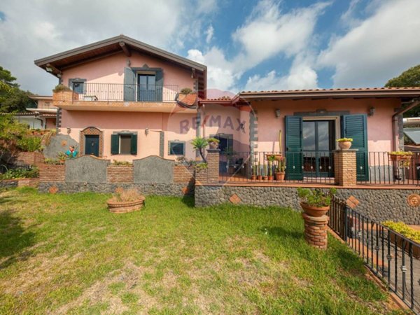casa indipendente in vendita a Pedara