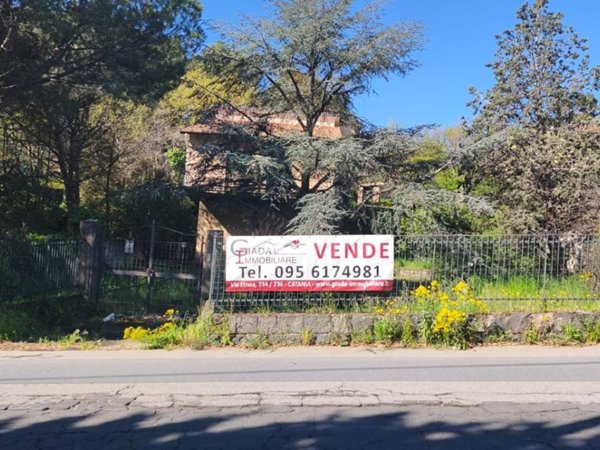 casa indipendente in vendita a Pedara in zona Tarderia