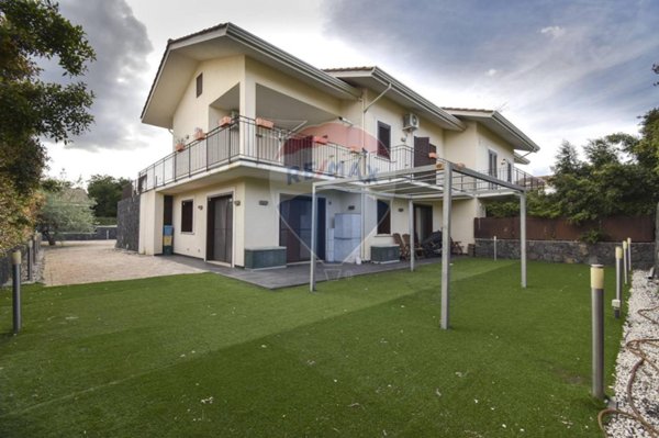 casa indipendente in vendita a Pedara