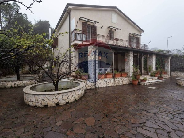 casa indipendente in vendita a Pedara