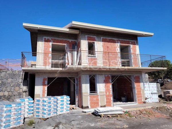 casa indipendente in vendita a Pedara