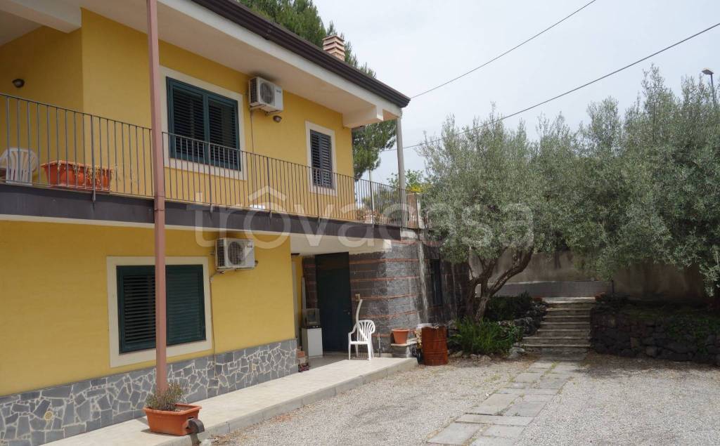 casa indipendente in vendita a Pedara