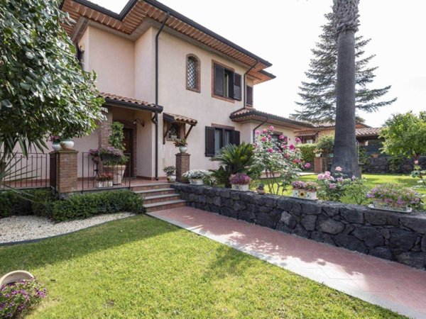 casa indipendente in vendita a Pedara