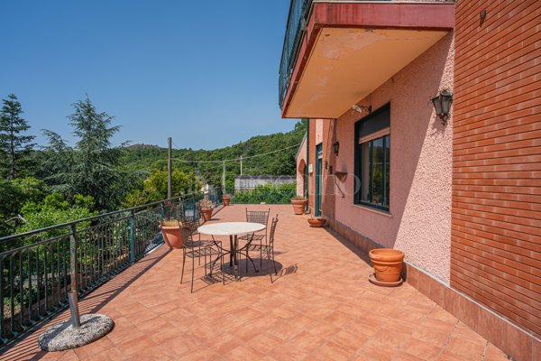casa indipendente in vendita a Pedara in zona Tarderia