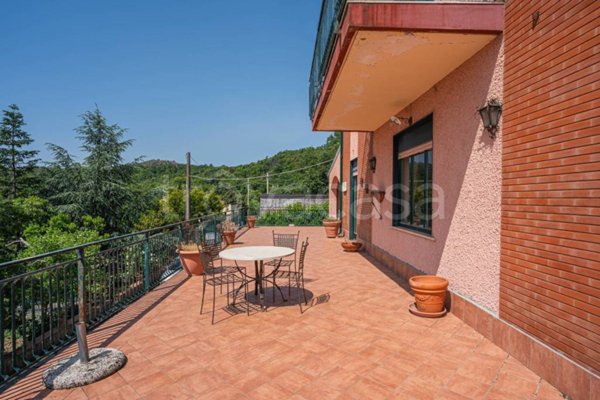 casa indipendente in vendita a Pedara in zona Tarderia