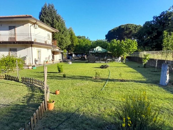 casa indipendente in vendita a Pedara in zona Tarderia