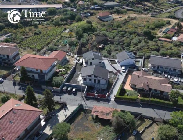 casa indipendente in vendita a Pedara