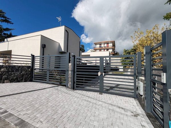 casa indipendente in vendita a Pedara