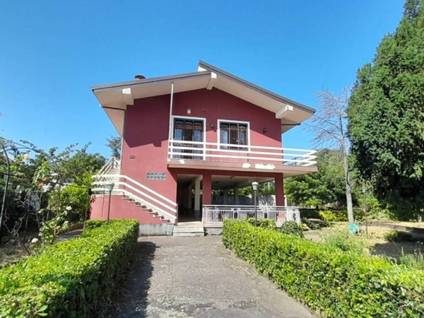 casa indipendente in vendita a Pedara