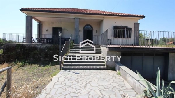 casa indipendente in vendita a Pedara in zona Tarderia