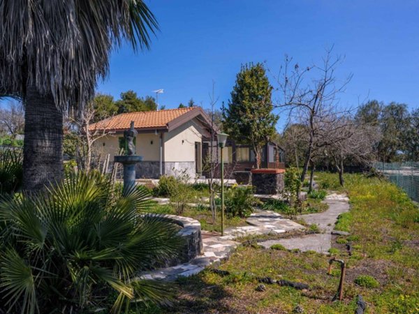 casa indipendente in vendita a Pedara