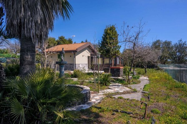 casa indipendente in vendita a Pedara