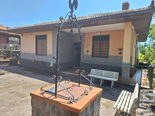 casa indipendente in vendita a Pedara in zona Tarderia