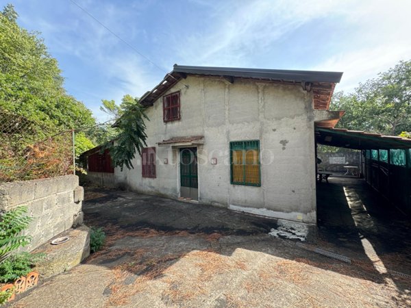 casa indipendente in vendita a Pedara in zona Tarderia