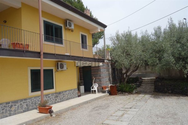 casa indipendente in vendita a Pedara