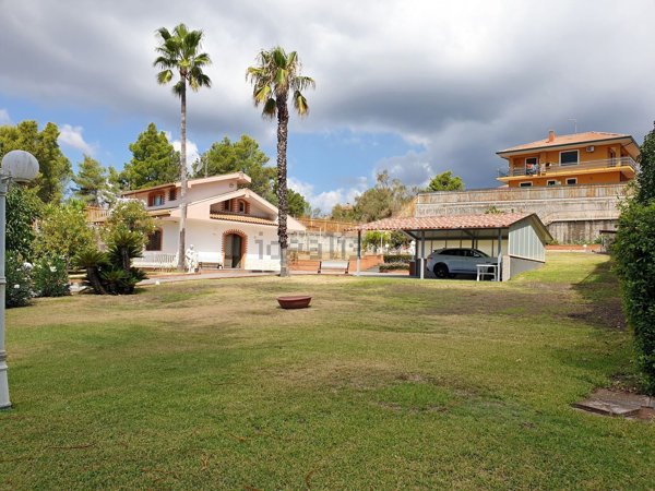 casa indipendente in vendita a Pedara