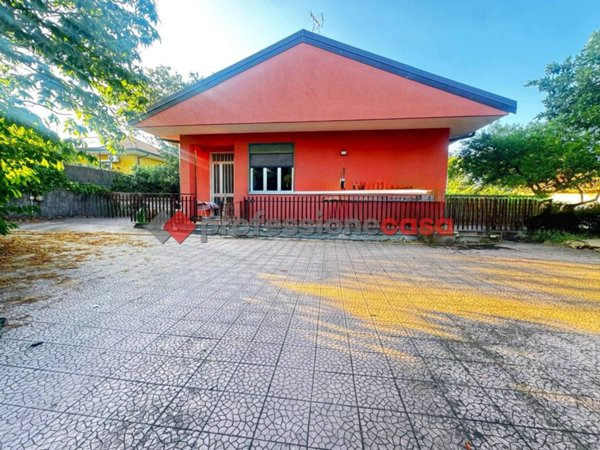 casa indipendente in vendita a Pedara