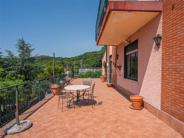 casa indipendente in vendita a Pedara in zona Tarderia