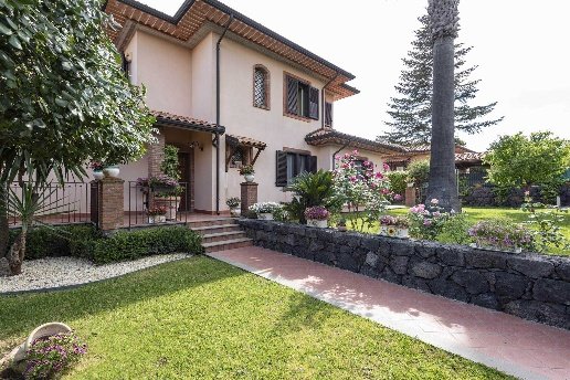 casa indipendente in vendita a Pedara