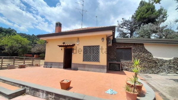 casa indipendente in vendita a Pedara