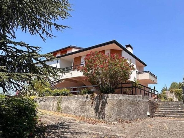 casa indipendente in vendita a Pedara