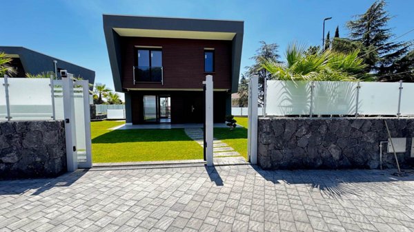 casa indipendente in vendita a Pedara