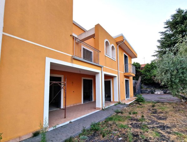 casa indipendente in vendita a Pedara