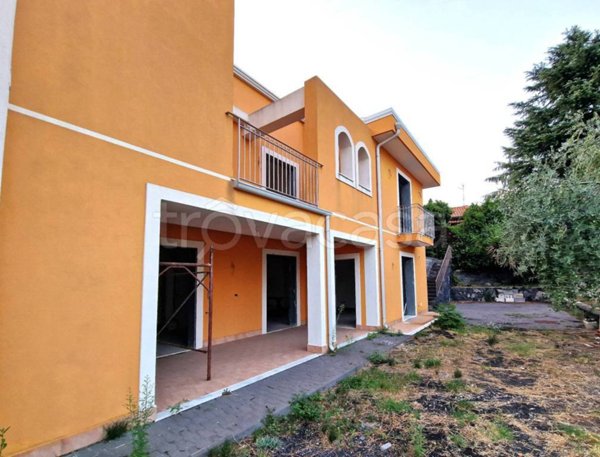casa indipendente in vendita a Pedara