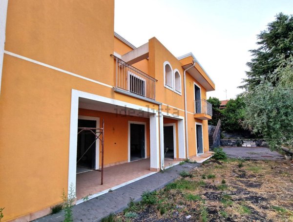 casa indipendente in vendita a Pedara