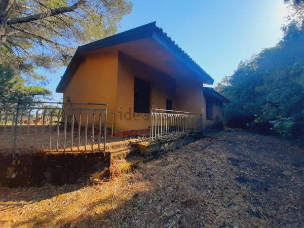 casa indipendente in vendita a Pedara in zona Tarderia