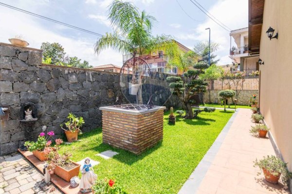 casa indipendente in vendita a Pedara