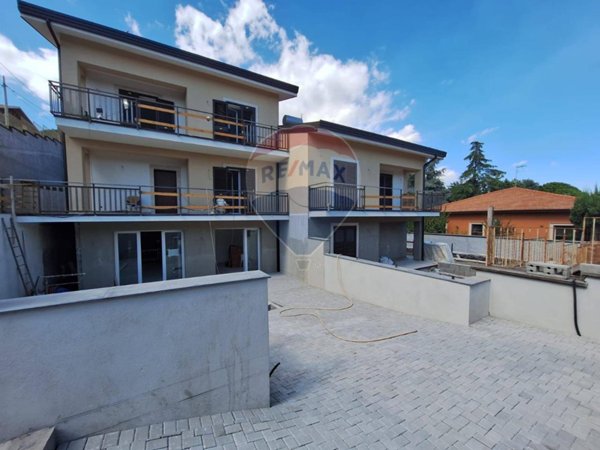 casa indipendente in vendita a Pedara
