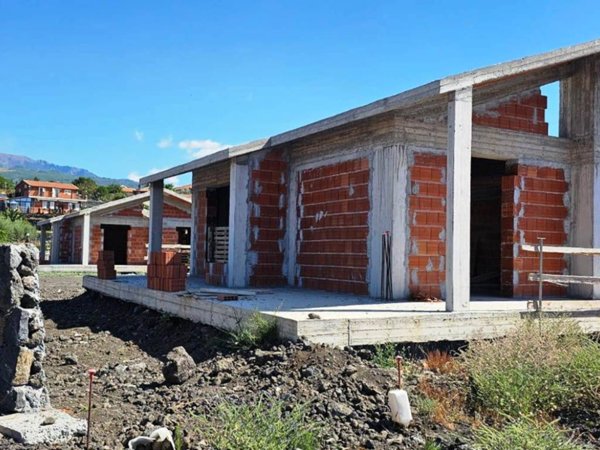 casa indipendente in vendita a Pedara