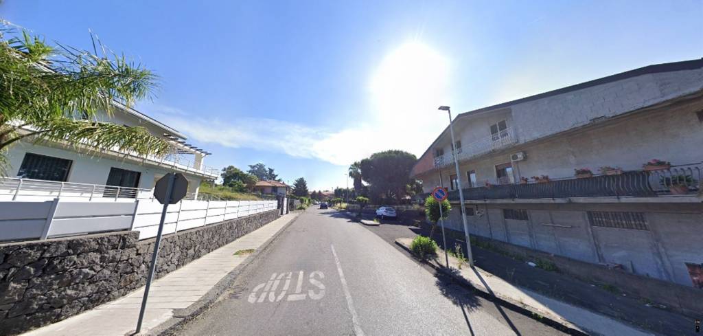 locale commerciale in vendita a Pedara