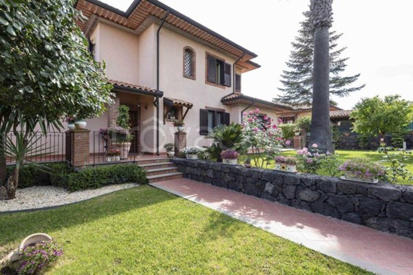 casa indipendente in vendita a Pedara