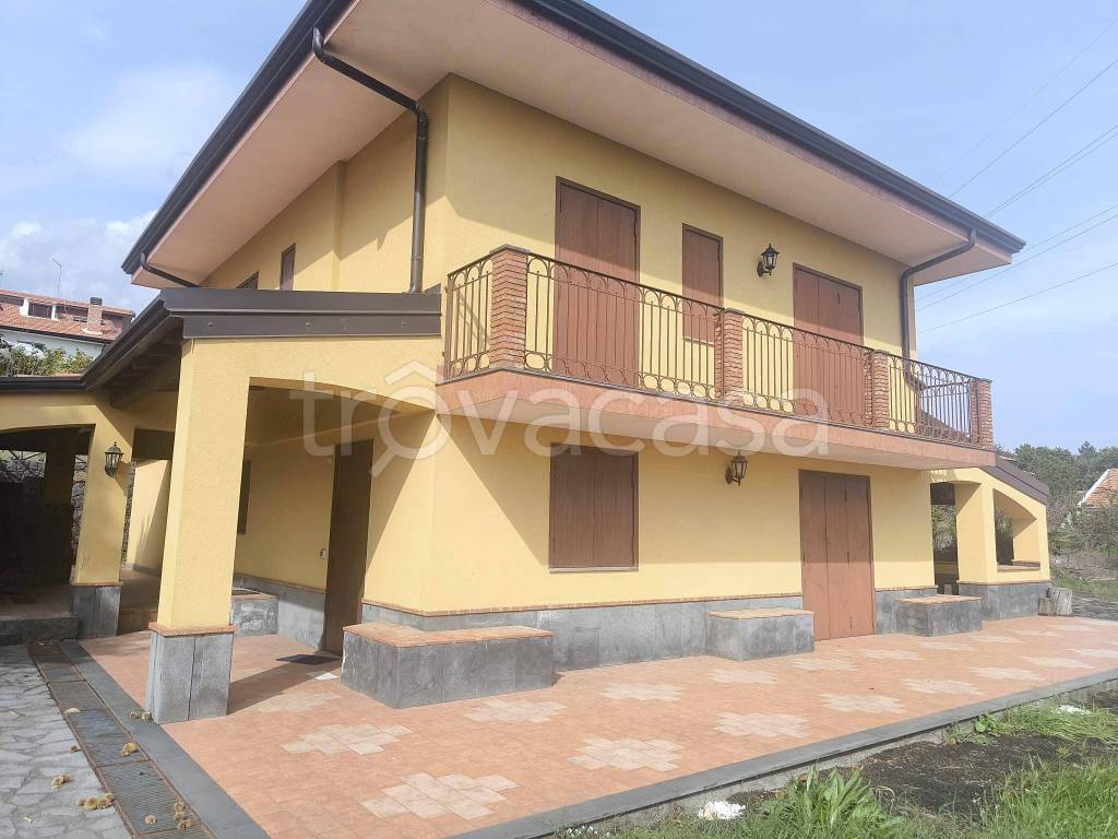 casa indipendente in vendita a Pedara