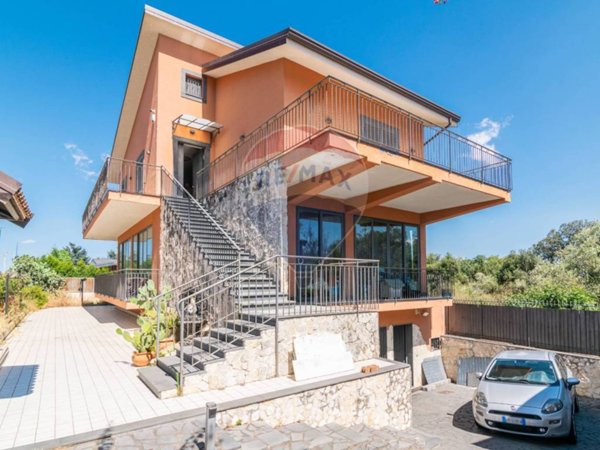 casa indipendente in vendita a Pedara