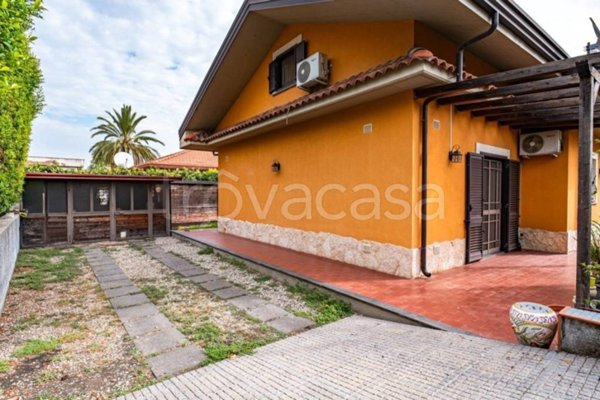 casa indipendente in vendita a Pedara