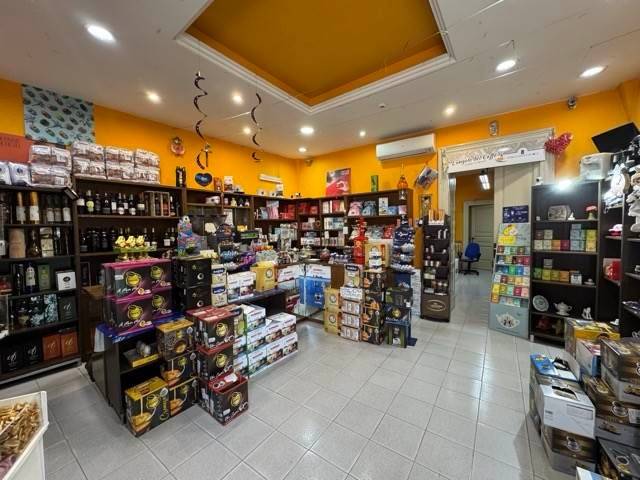 negozio in vendita a Pedara