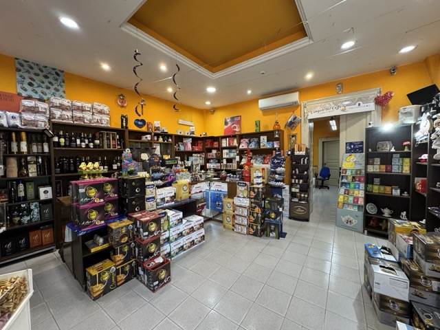 negozio in vendita a Pedara