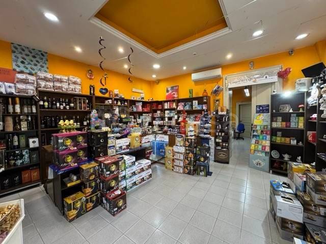 negozio in vendita a Pedara