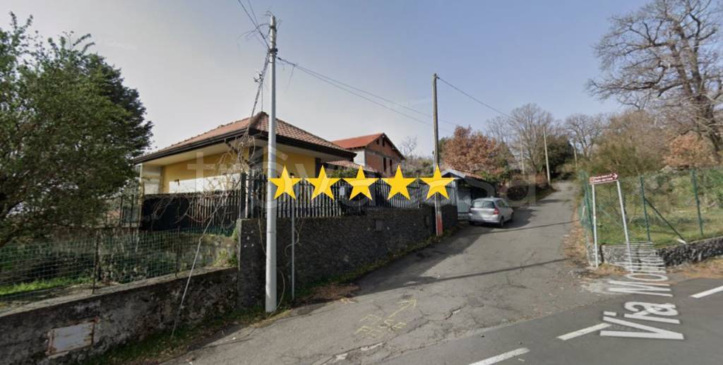 casa indipendente in vendita a Pedara in zona Tarderia