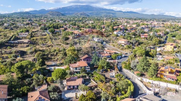 casa indipendente in vendita a Pedara