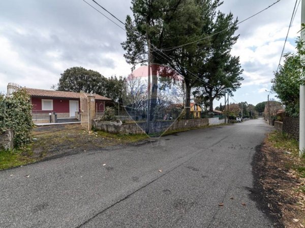 casa indipendente in vendita a Pedara in zona Tarderia