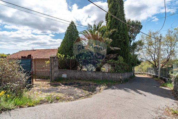 casa indipendente in vendita a Pedara in zona Tarderia